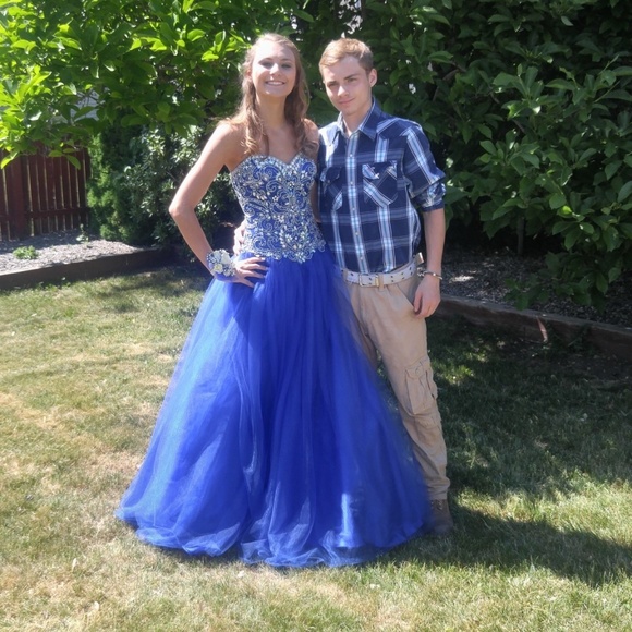 This is an amazing Blue Prom dress - Picture 4 of 4